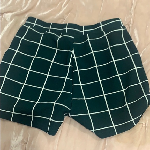 slant pocket grid shorts - Picture 3 of 4